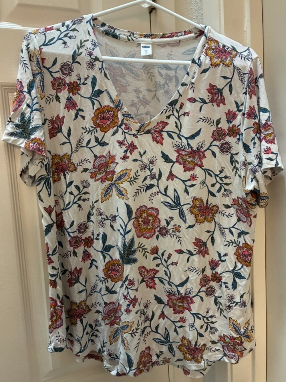 Old Navy Flowered V-neck Top XL